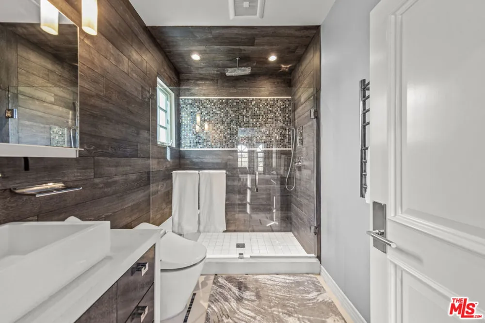 3170 KINGS COURT Los Angeles, CA 90077