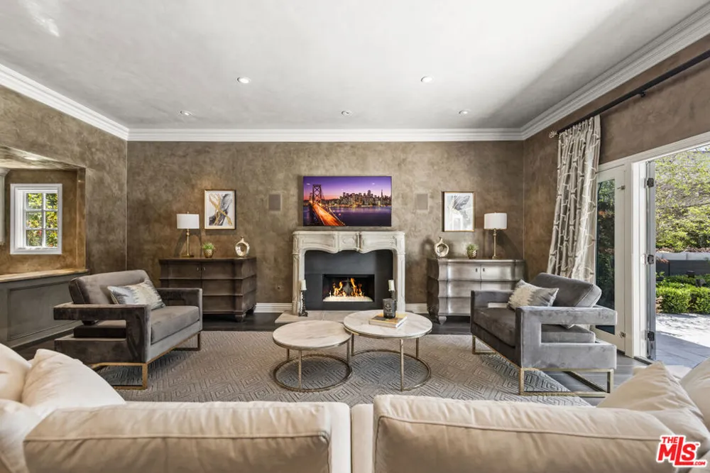 3170 KINGS COURT Los Angeles, CA 90077