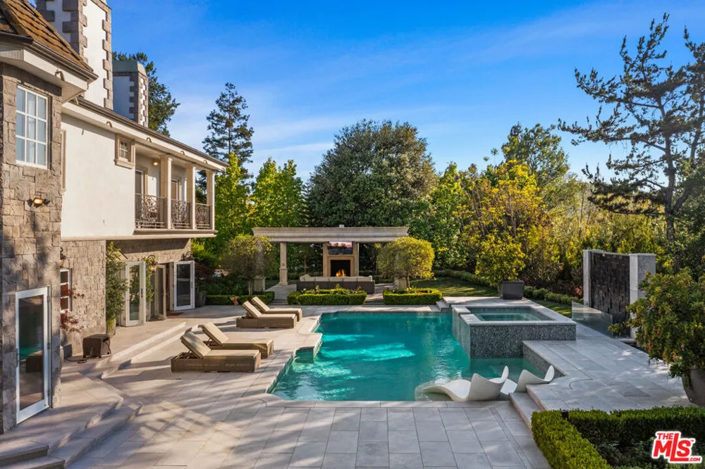 3170 KINGS COURT Los Angeles, CA 90077