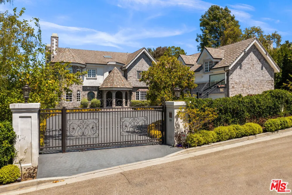 3170 KINGS COURT Los Angeles, CA 90077