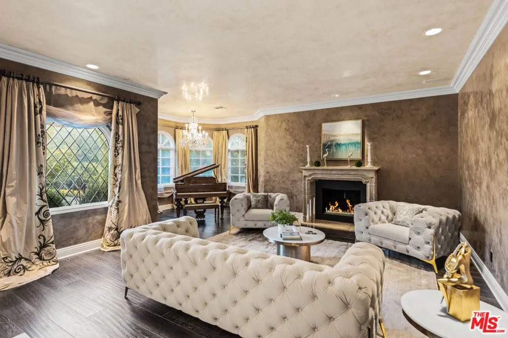 3170 KINGS COURT Los Angeles, CA 90077