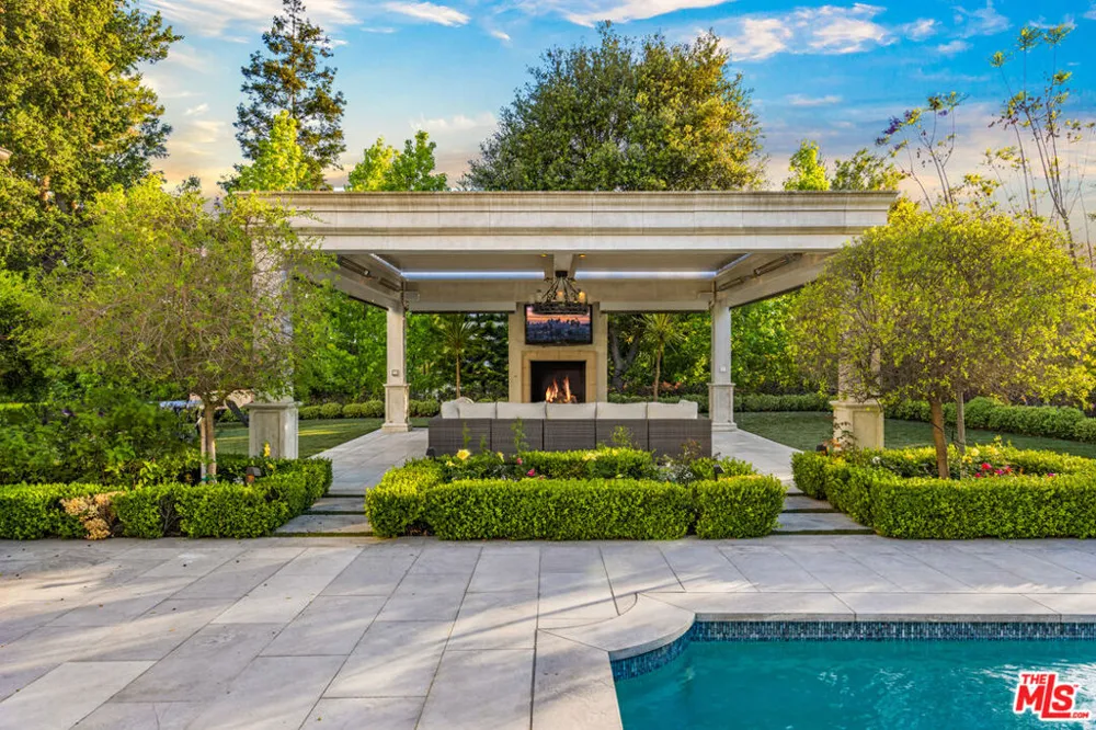 3170 KINGS COURT Los Angeles, CA 90077