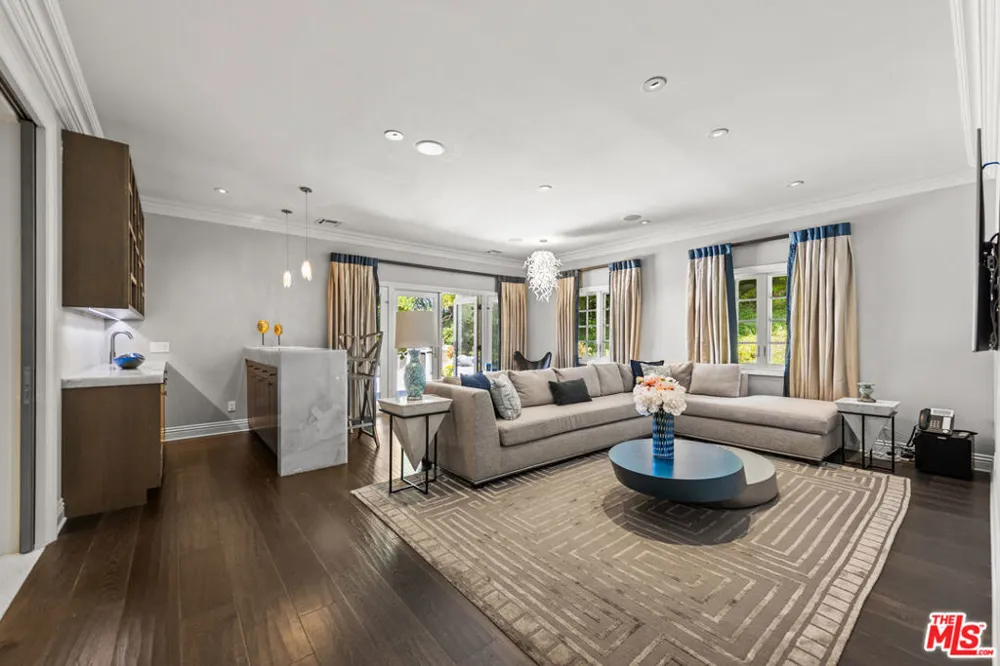 3170 KINGS COURT Los Angeles, CA 90077