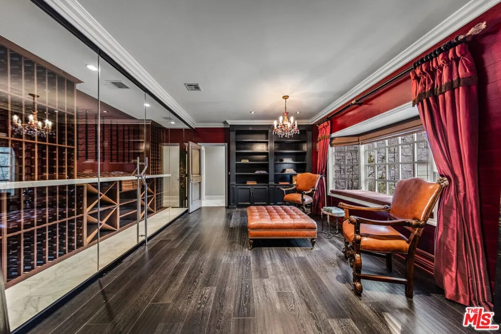 3170 KINGS COURT Los Angeles, CA 90077