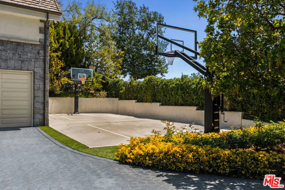3170 KINGS COURT Los Angeles, CA 90077
