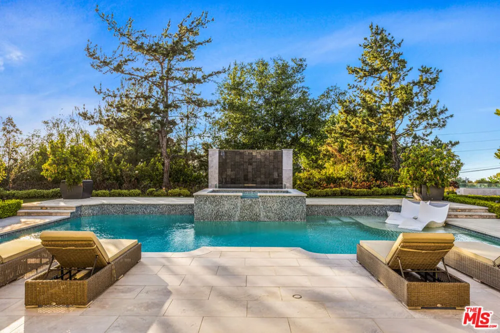 3170 KINGS COURT Los Angeles, CA 90077