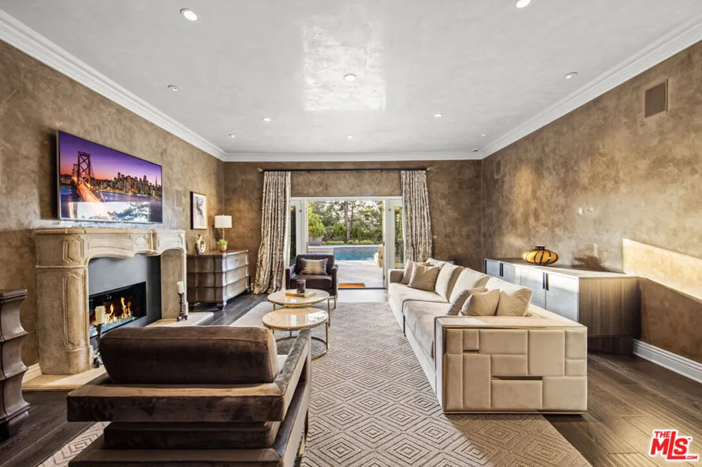 3170 KINGS COURT Los Angeles, CA 90077