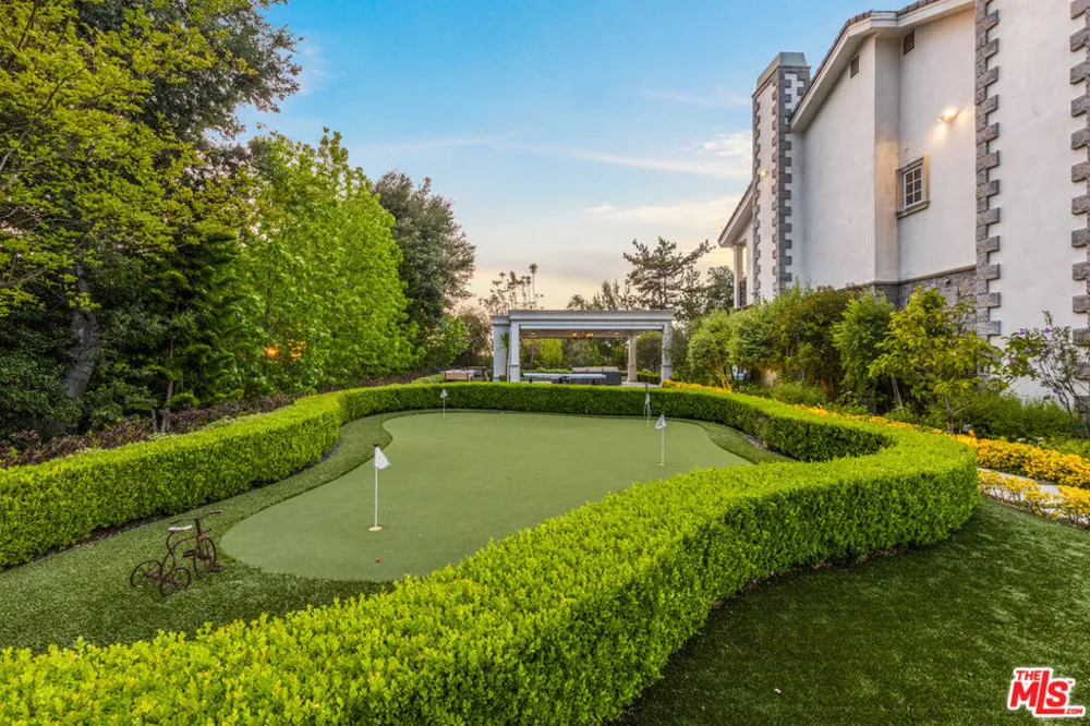 3170 KINGS COURT Los Angeles, CA 90077
