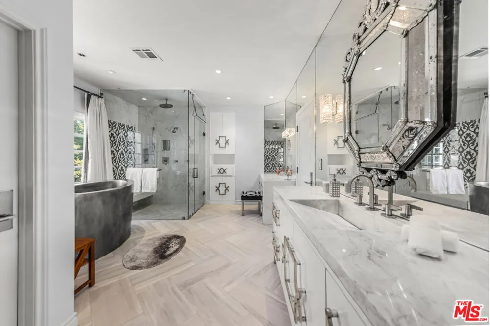 3170 KINGS COURT Los Angeles, CA 90077