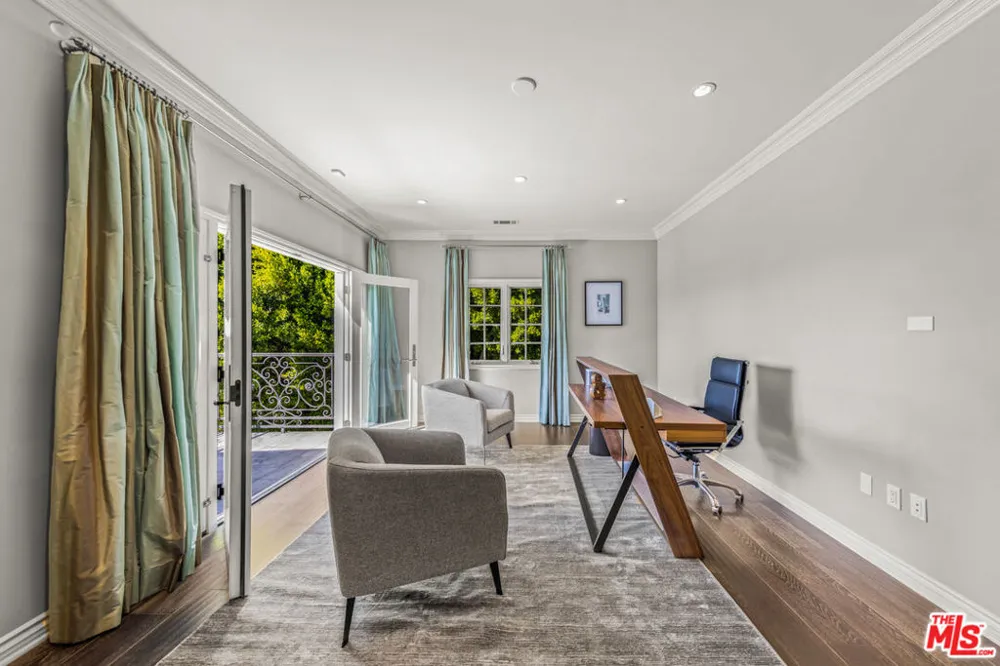 3170 KINGS COURT Los Angeles, CA 90077