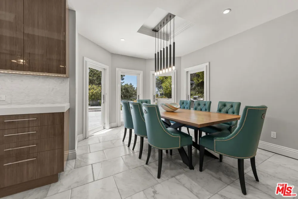 3170 KINGS COURT Los Angeles, CA 90077