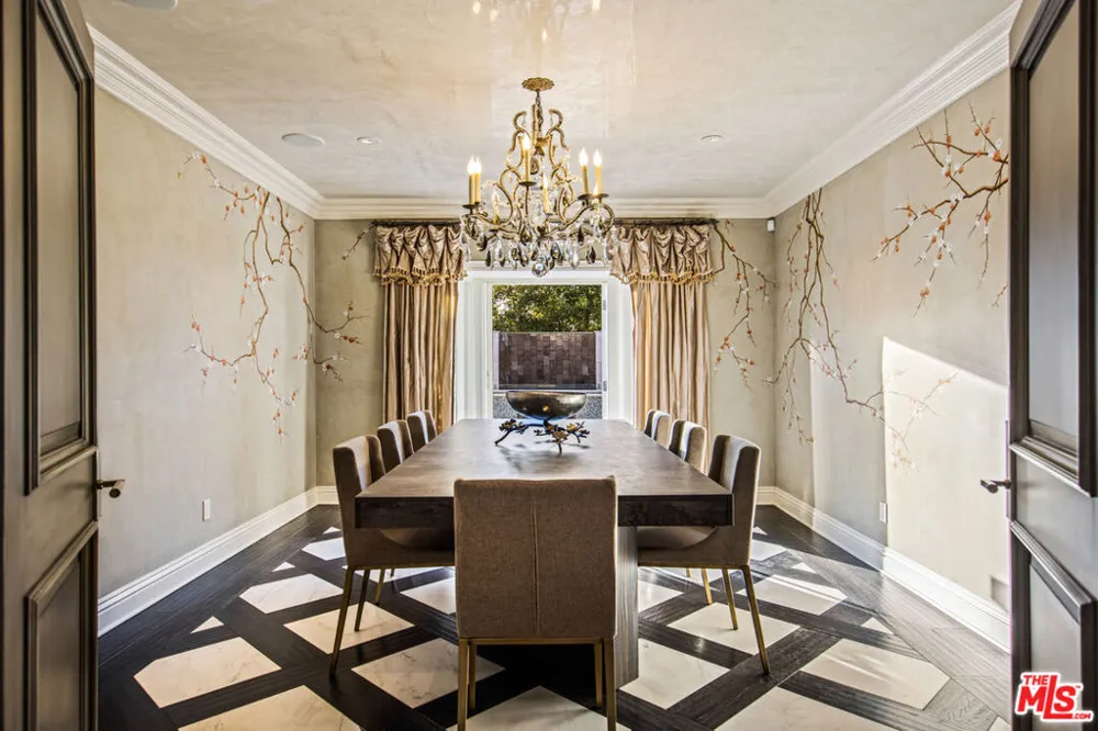 3170 KINGS COURT Los Angeles, CA 90077