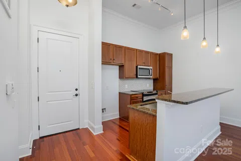 2810 Selwyn Avenue #410