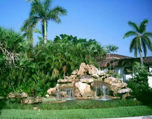 9394 SW 77th Ave #F2 Miami, FL 33156