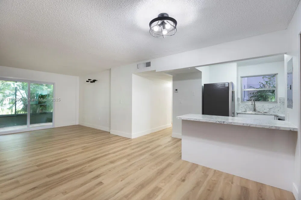 110 Fontainebleau Blvd #104