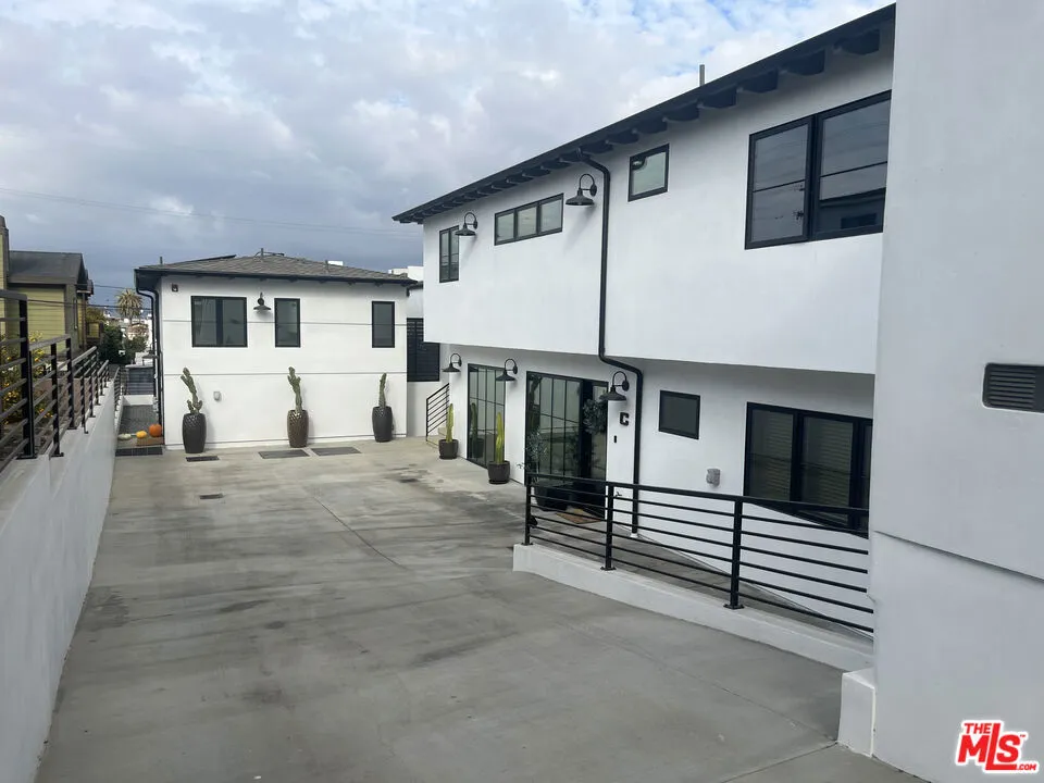 2519 Curtis Avenue #B Redondo Beach, CA 90278