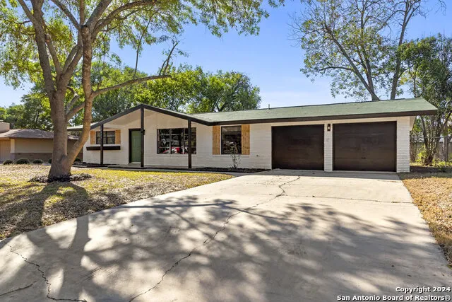 5625 GALEWIND DR Windcrest, TX 78239