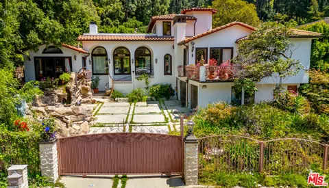 1260 Roscomare Road