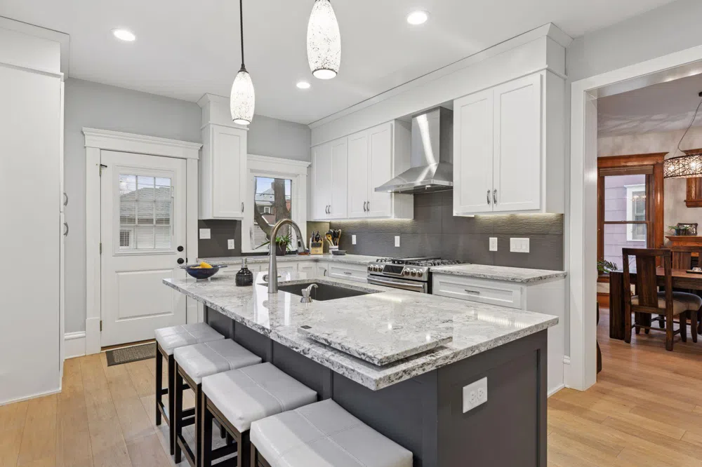 2735 Colfax Avenue S