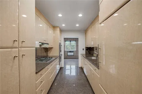 25 Chapel Place #1L