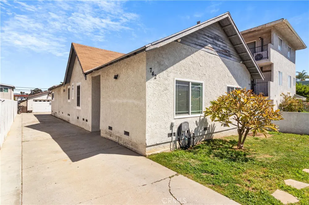 742 W Santa Cruz Street San Pedro, CA 90731