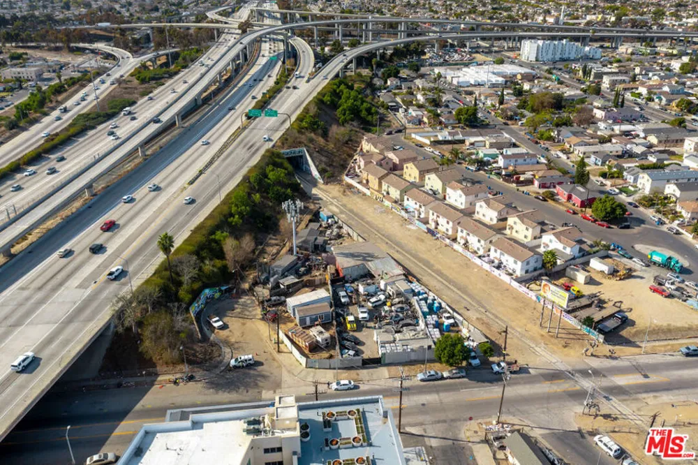 11627 S Main Street Los Angeles, CA 90061