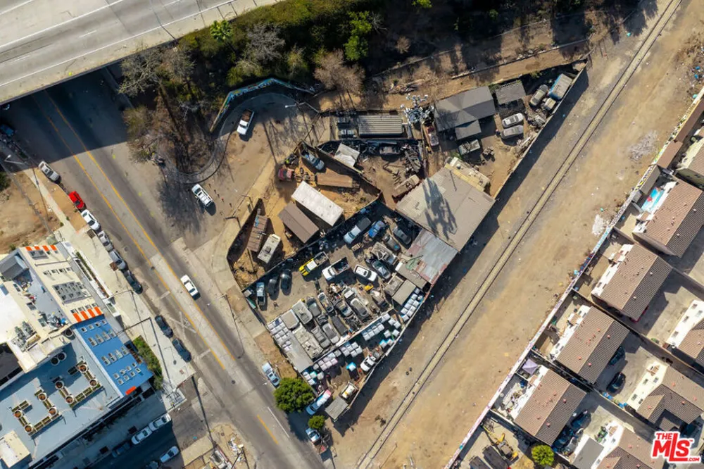 11627 S Main Street Los Angeles, CA 90061