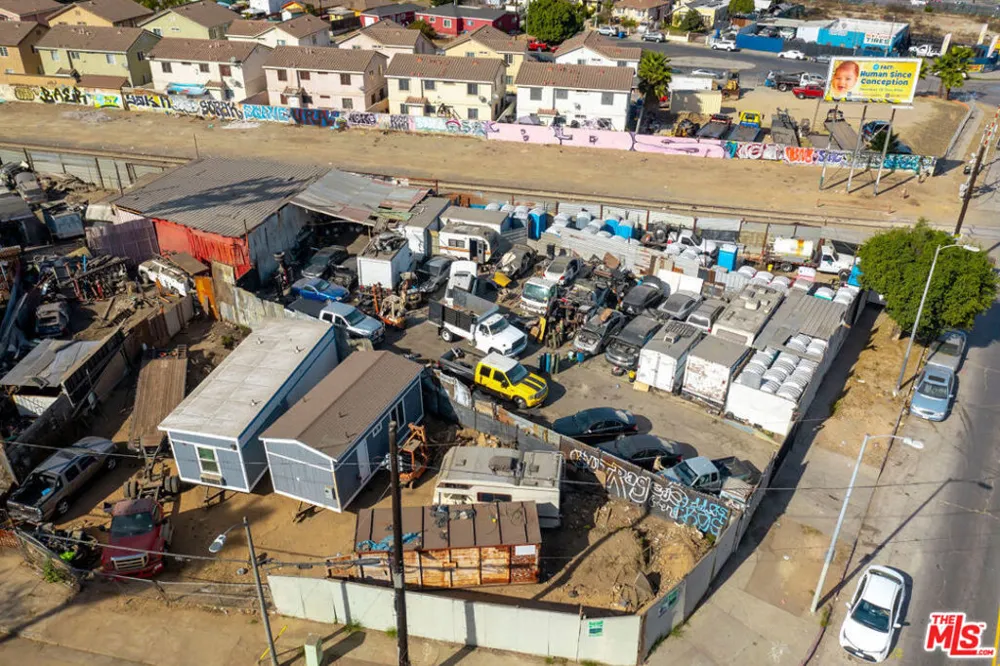 11627 S Main Street Los Angeles, CA 90061