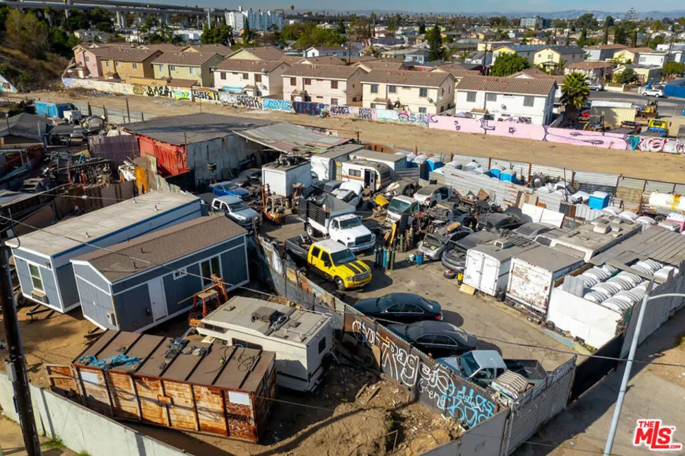 11627 S Main Street Los Angeles, CA 90061