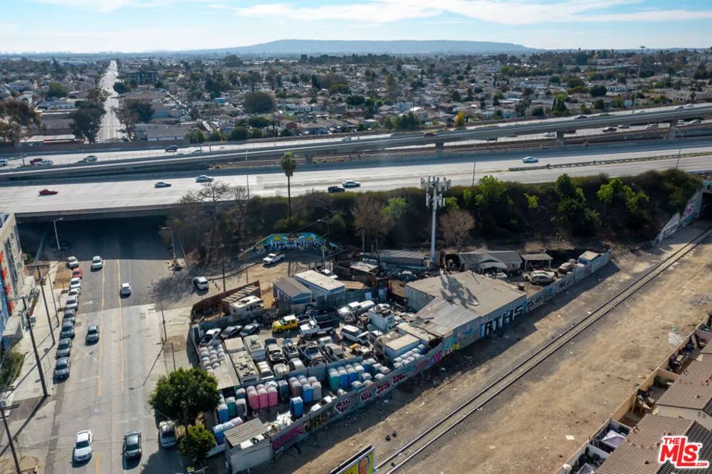 11627 S Main Street Los Angeles, CA 90061