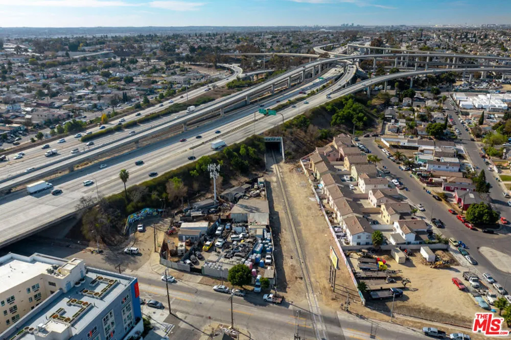 11627 S Main Street Los Angeles, CA 90061