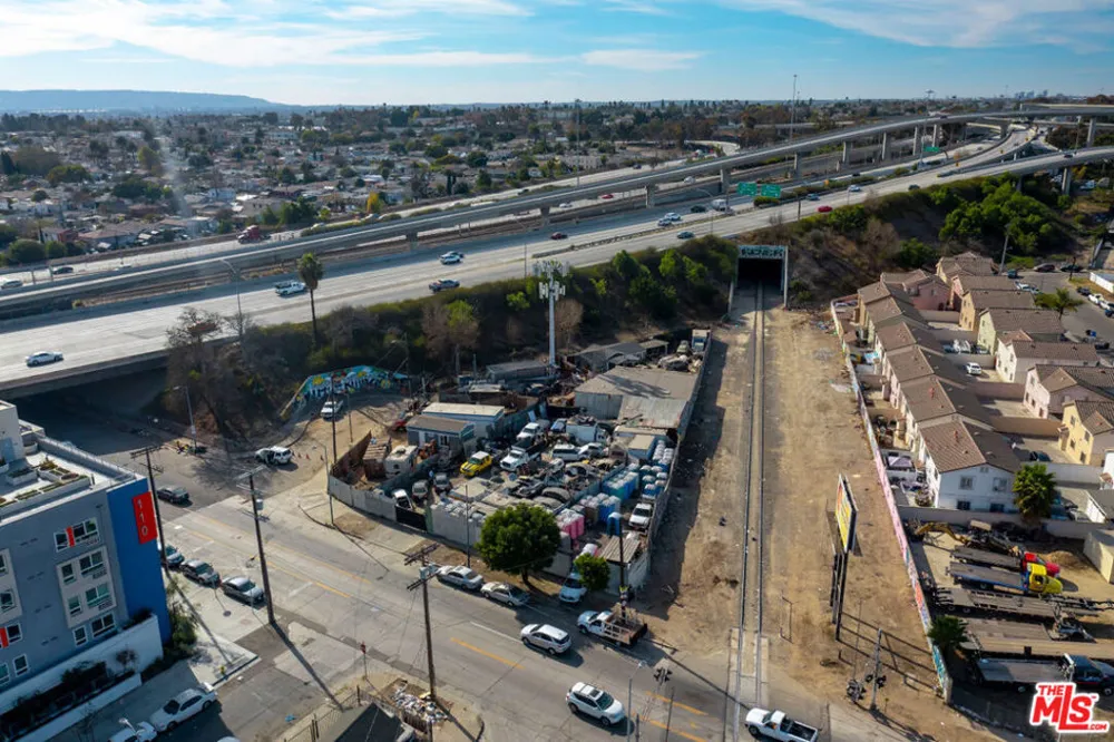11627 S Main Street Los Angeles, CA 90061