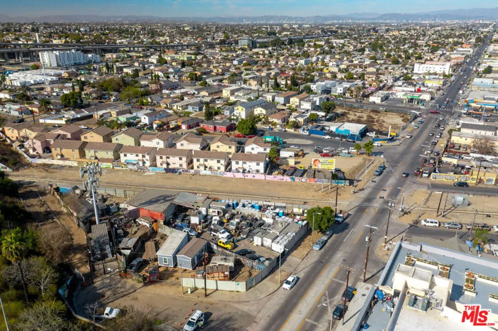 11627 S Main Street Los Angeles, CA 90061
