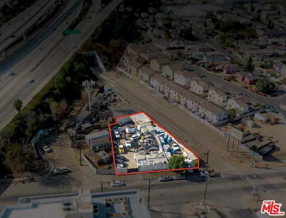 11627 S Main Street Los Angeles, CA 90061