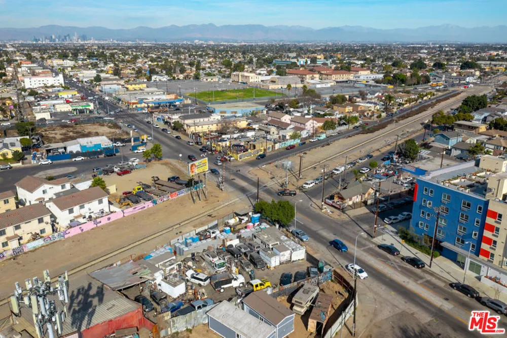 11627 S Main Street Los Angeles, CA 90061