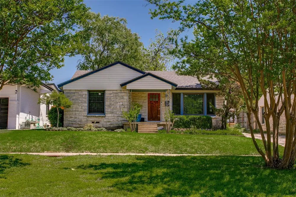 2126 Elmwood Boulevard