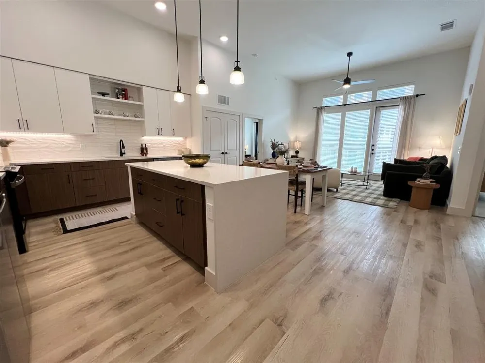 501 E College Street #2440