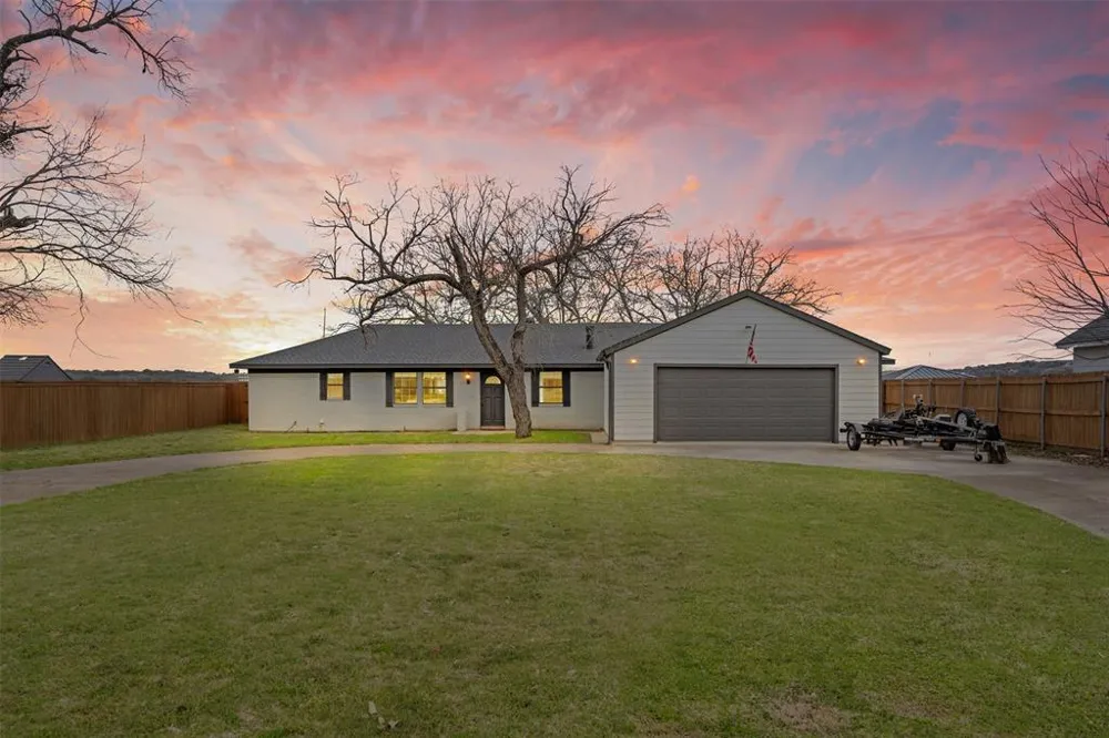 4023 Apache Trail Court Granbury, TX 76048