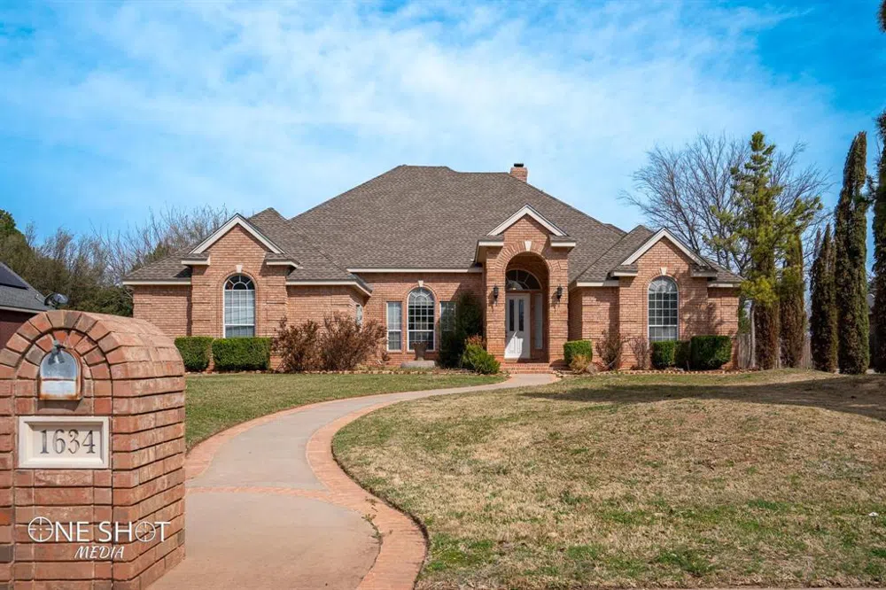 1634 Lakeshore Drive