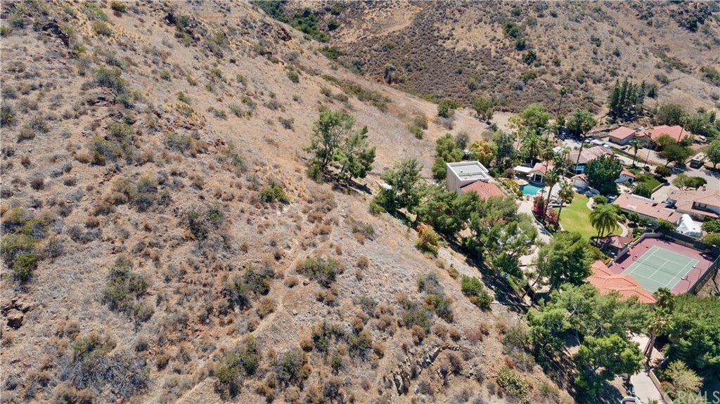 5226 E Lomita Avenue