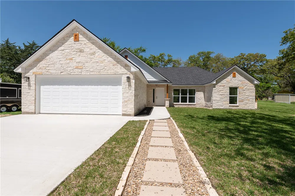 26 Fountain Bleau Lane