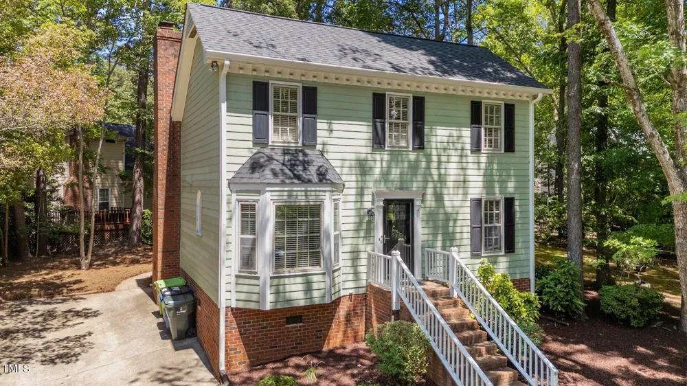 6904 Sandringham Drive