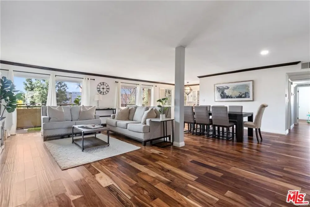 5412 Lindley Avenue #201