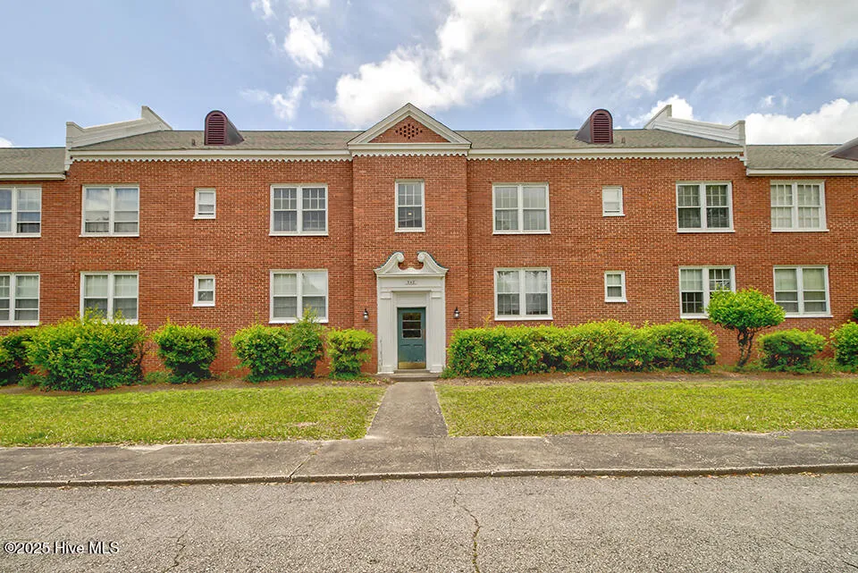 2940 Oleander Drive #A-8