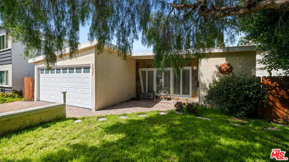 2621 Voorhees Avenue