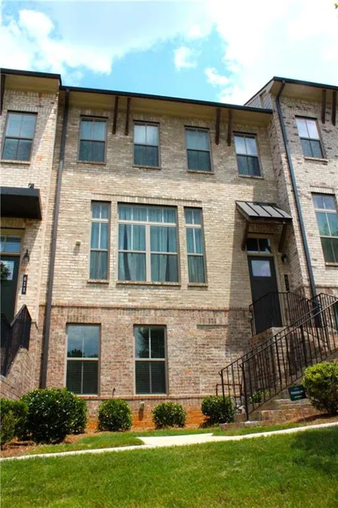 613 Harrington Hills