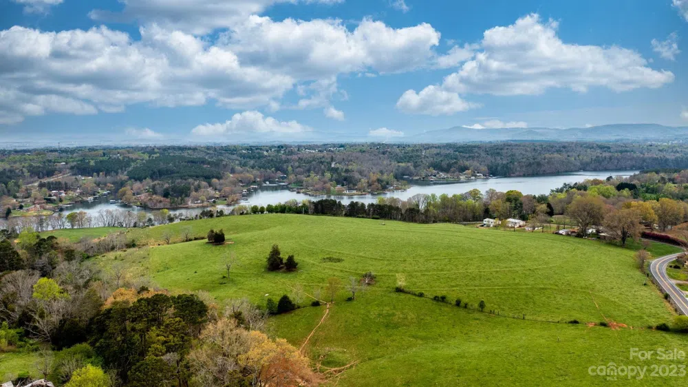 00 16th Street Drive NE