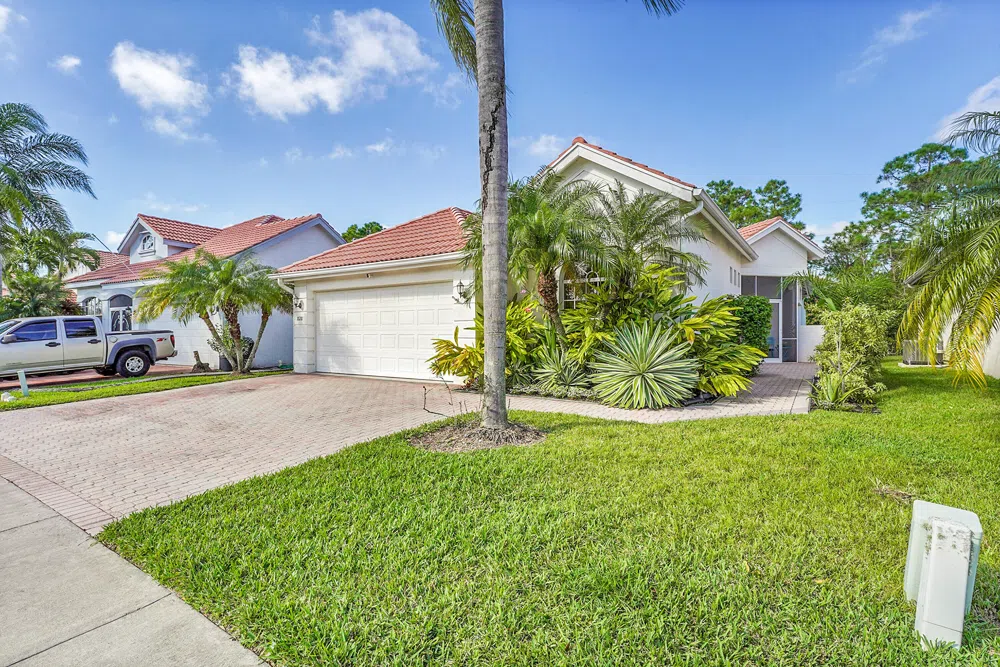 828 SW Munjack Circle