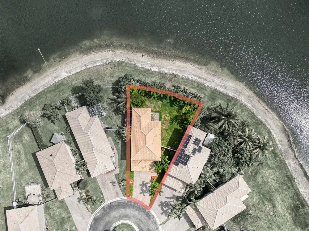 3276 Commodore Court