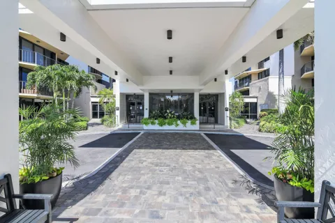 859 Jeffery Street #810